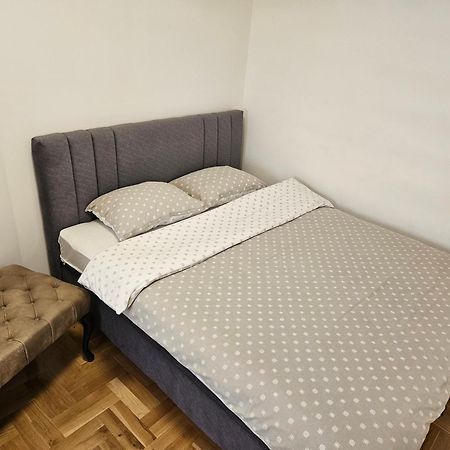 Apartman Dionis อูชิเซ ภายนอก รูปภาพ