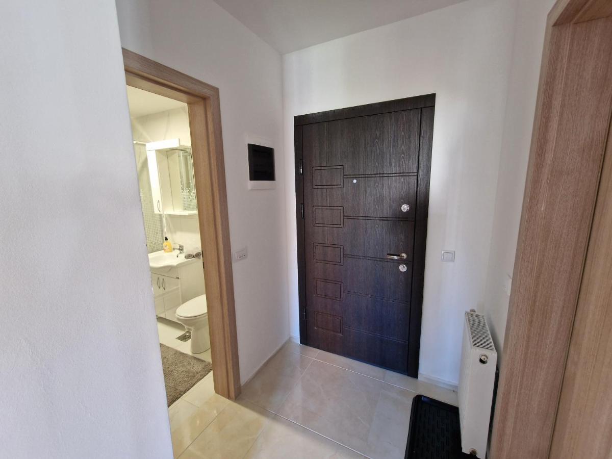Apartman Dionis อูชิเซ ภายนอก รูปภาพ