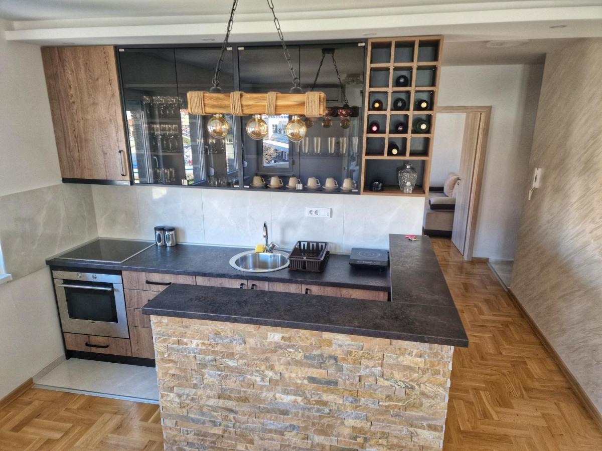 Apartman Dionis อูชิเซ ภายนอก รูปภาพ