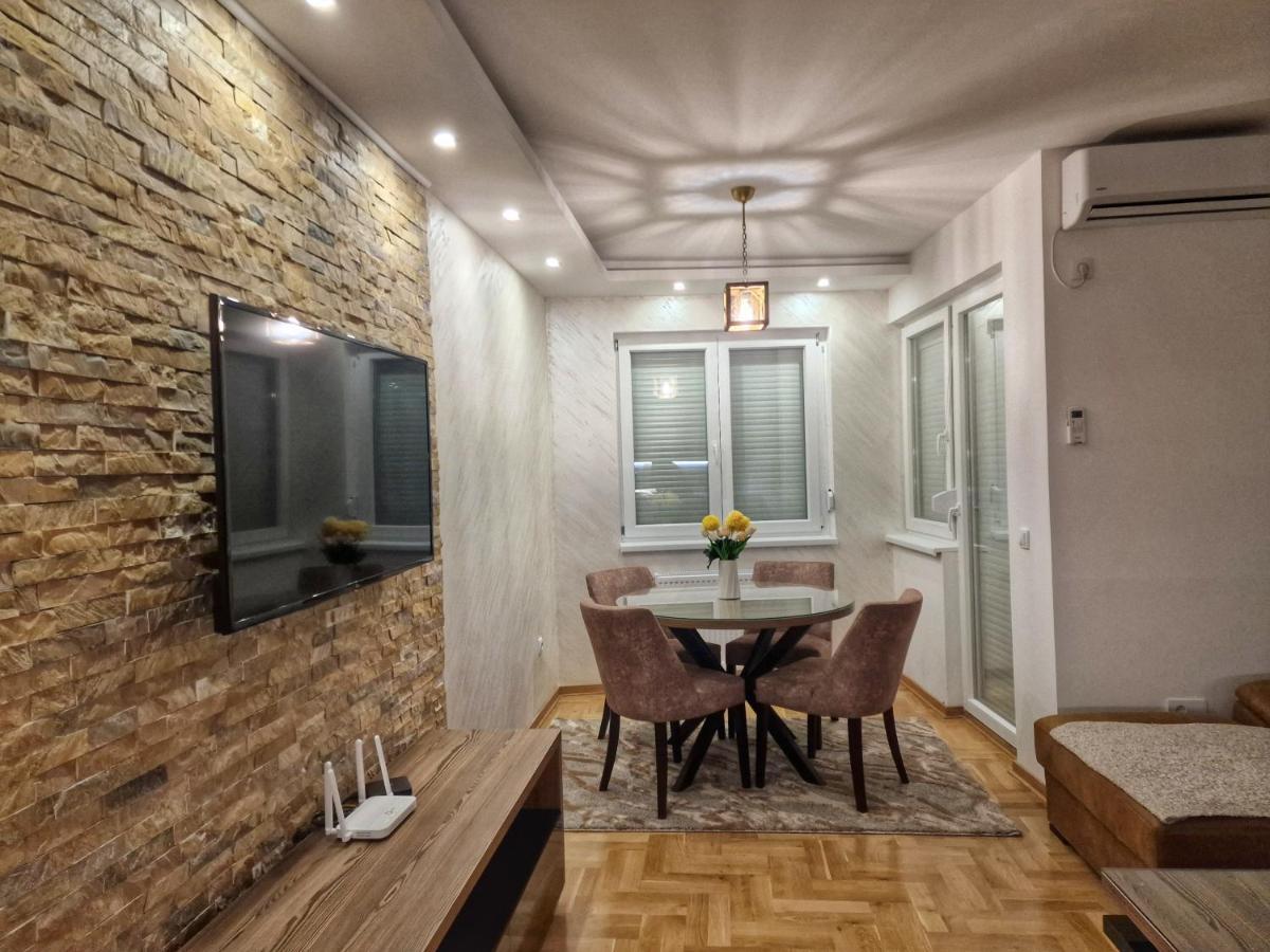 Apartman Dionis อูชิเซ ภายนอก รูปภาพ