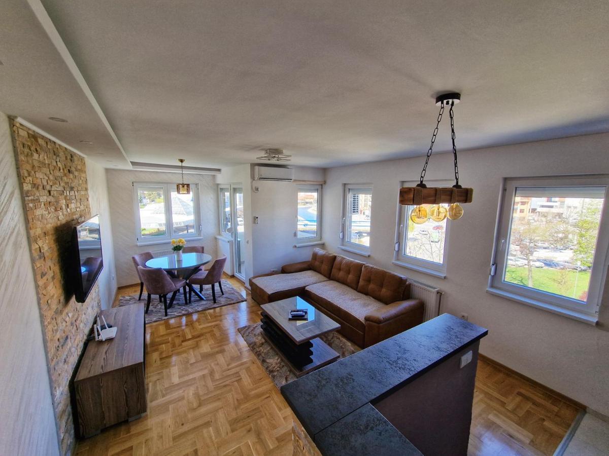 Apartman Dionis อูชิเซ ภายนอก รูปภาพ